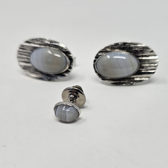Elegant Silver and Gray Cuff Links Set - Picture 1 of 12